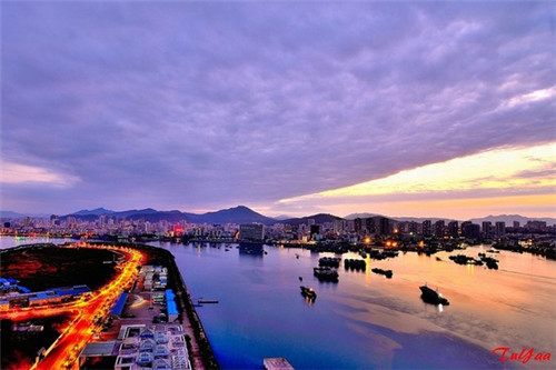 加盟优鲜森火锅食材在鄂州市开店装修要多少钱，鄂州市特色火锅开店是加盟还是自营好